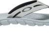 Oakley Men's Operative 2.0 Flip Flops Grey