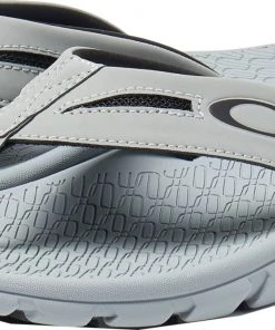Oakley Men's Operative 2.0 Flip Flops Grey -Golf Shoes Sales 2022 unnamed file 969